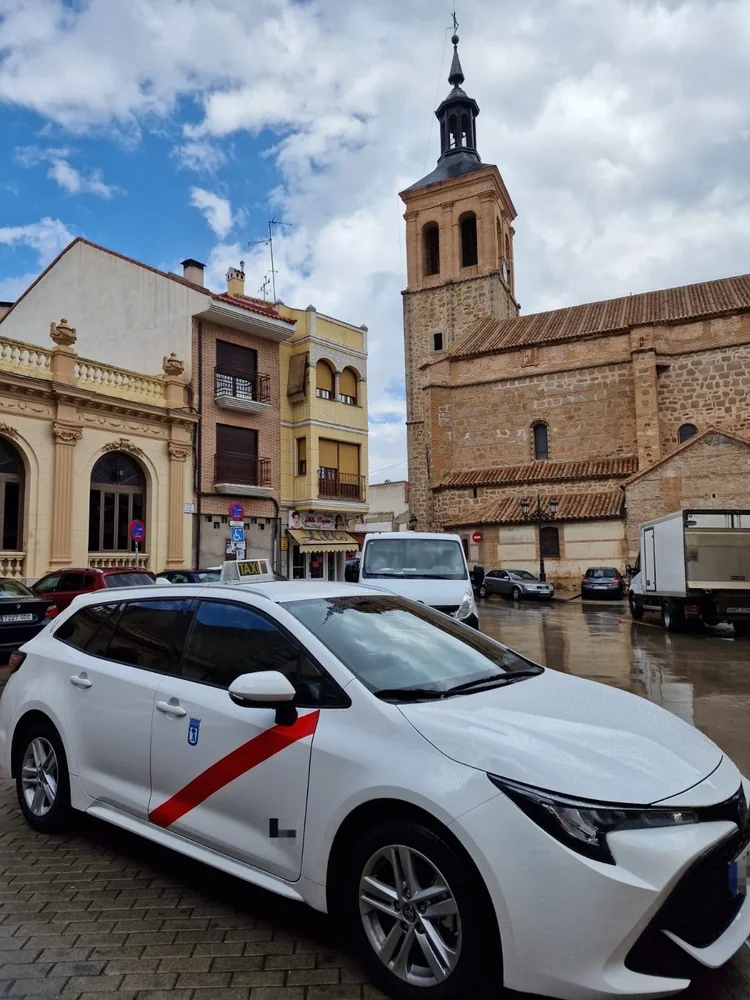 Taxi Toyota Corolla real en Madrid